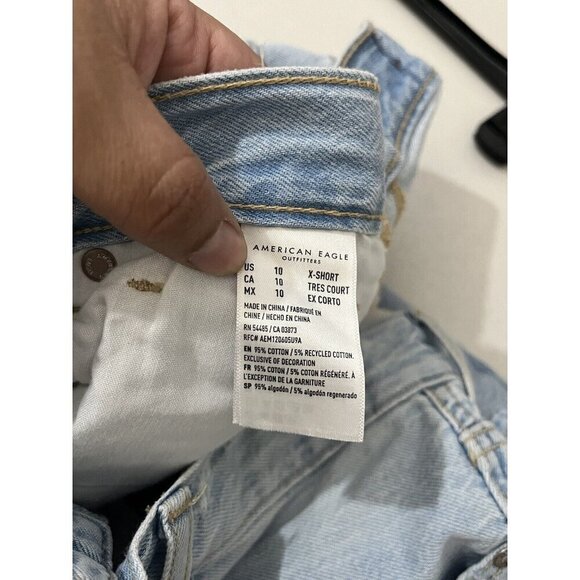 American Eagle Mom Straight Jean Blue Daylight Size 10 /30W Distressed Legs - Picture 14 of 16